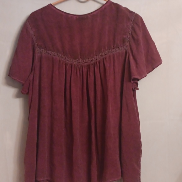 Torrid Red Flutter Sleeve Embellished Blouse Size 2 - Picture 6 of 6